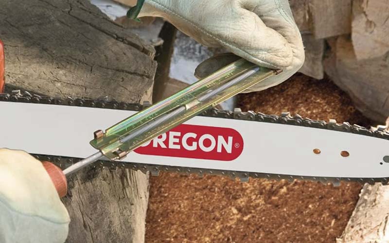 Best Manual Chainsaw Sharpener
Oregon Universal Chainsaw Field 7pc Sharpening Kit 617067