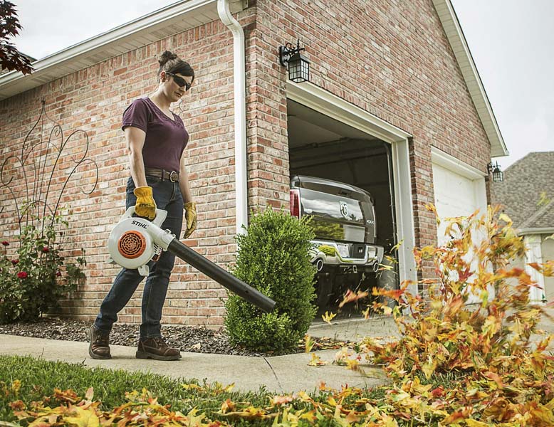 Best Lightweight Gas Leaf Blower
Stihl BG 50
