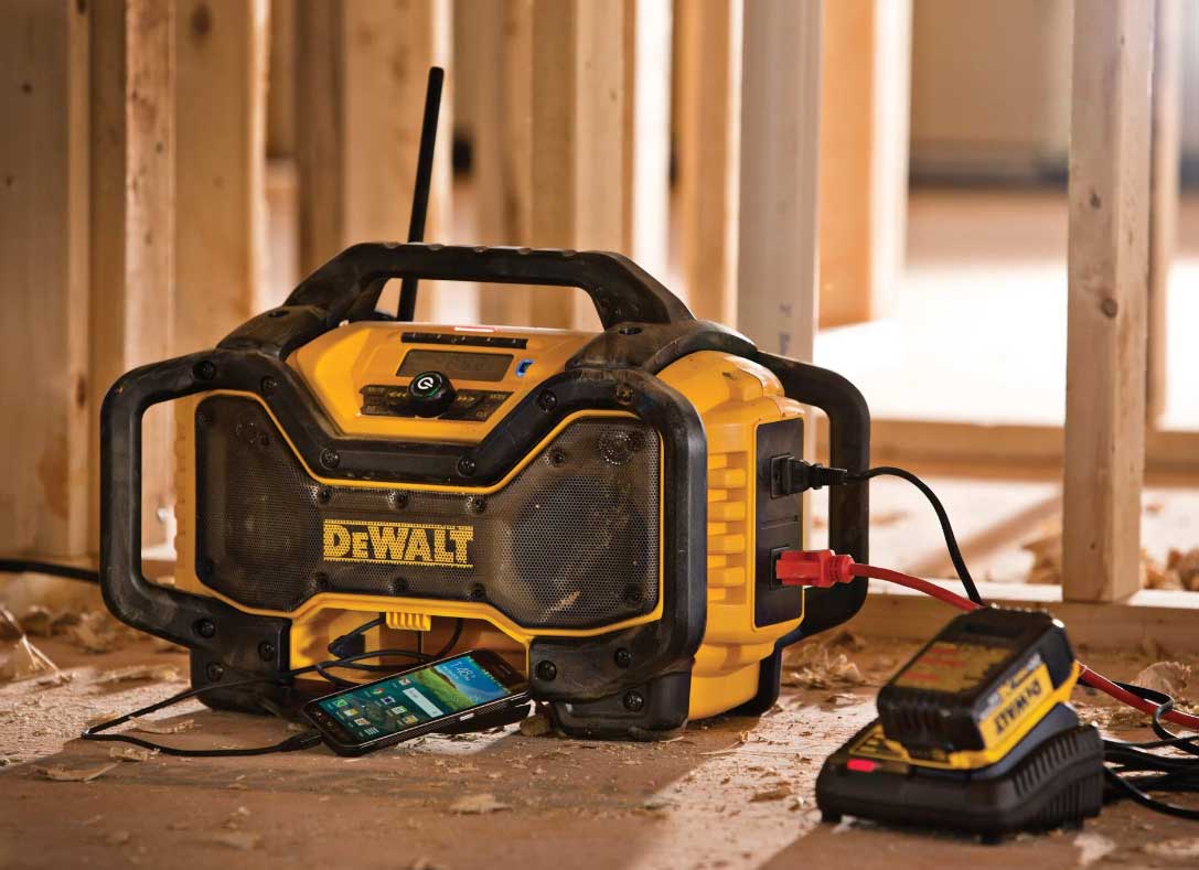 DeWalt DCR025 jobsite charging radio