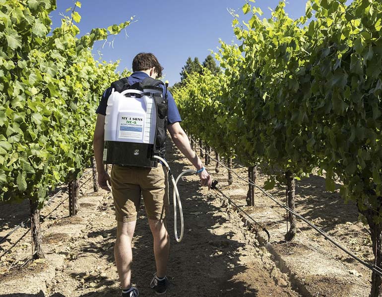 Best Commercial Backpack Sprayer
M4 MY4SONS Battery-Powered 4-Gallon