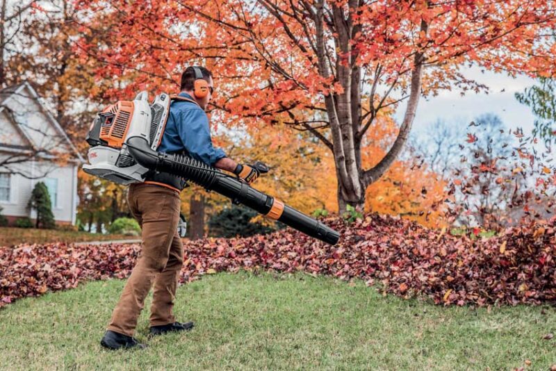 Best Overall Gas Leaf Blower
Stihl BR 800 C-E Magnum Backpack Blower